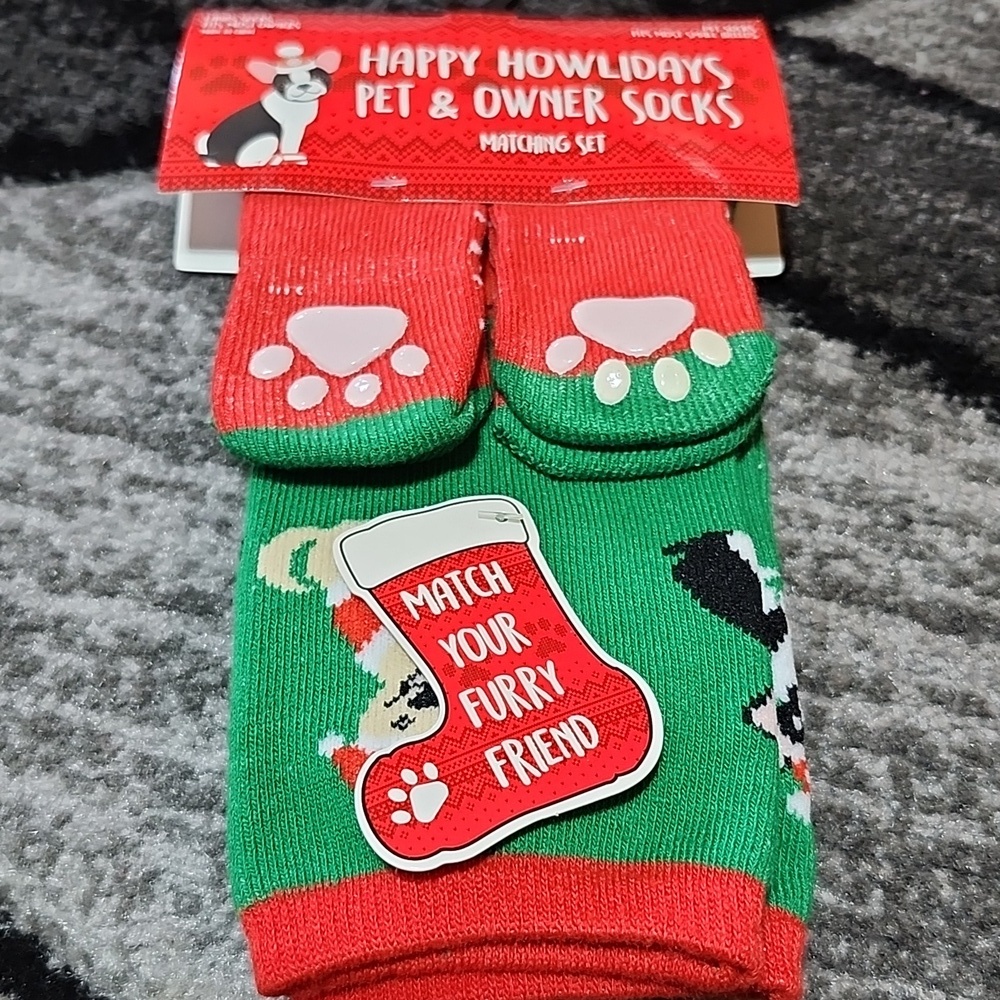 HAPPY HOWLIDAYS SMALL DOG BREED & OWNER MATCHING SOCK SET PRICE FIRM